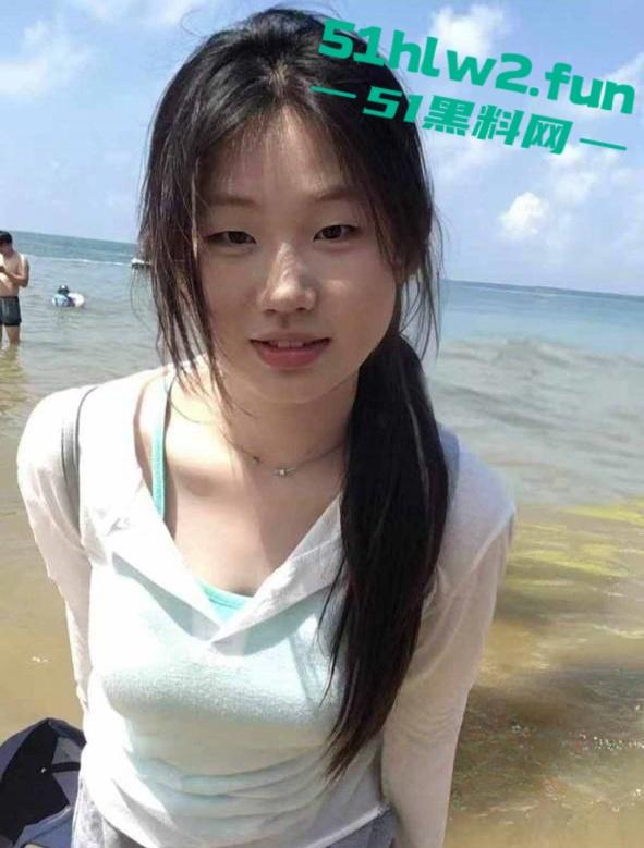 河南20岁骚货母狗【李琦】穿着黑丝连体情趣内衣大跳骚舞,露脸自慰的表情简直太骚了。-14