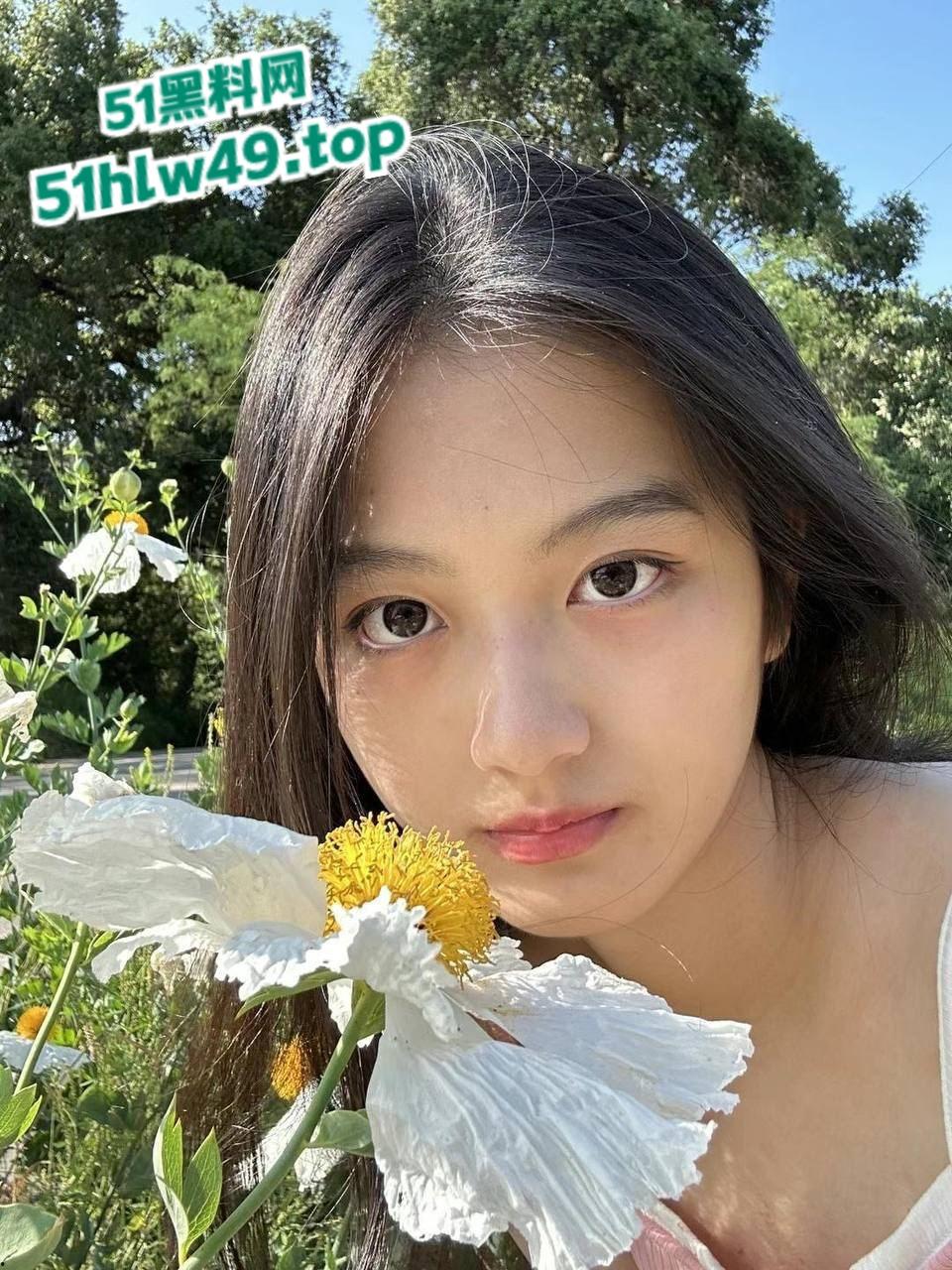 新加坡留学生【刘冰】前男友曝出,留学圈子乱搞多次约炮,果然戴眼镜的就是骚视频内容也是真赞啊!-10