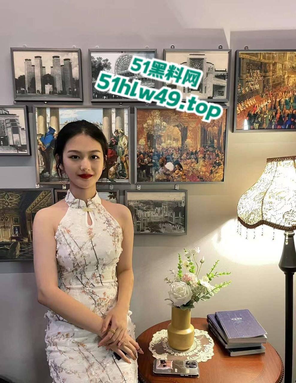 新加坡留学生【刘冰】前男友曝出,留学圈子乱搞多次约炮,果然戴眼镜的就是骚视频内容也是真赞啊!-11