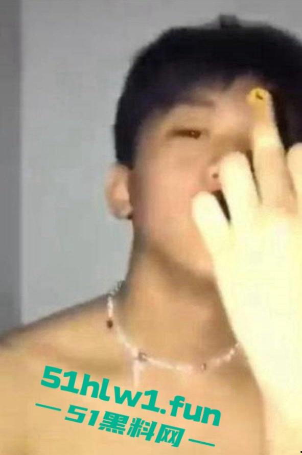 嘻哈厂牌【地下8英里】艺人淫趴视频边4P乱操一边喊着口号日逼都要日的和别人不同。-1