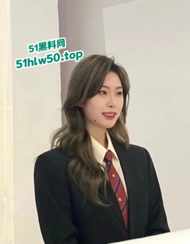 大连艺术学院反差女老师【周诗琦】妥妥肉便器，吞精内射母狗癖好属性全部集齐，前男友直接曝出狠料！-6