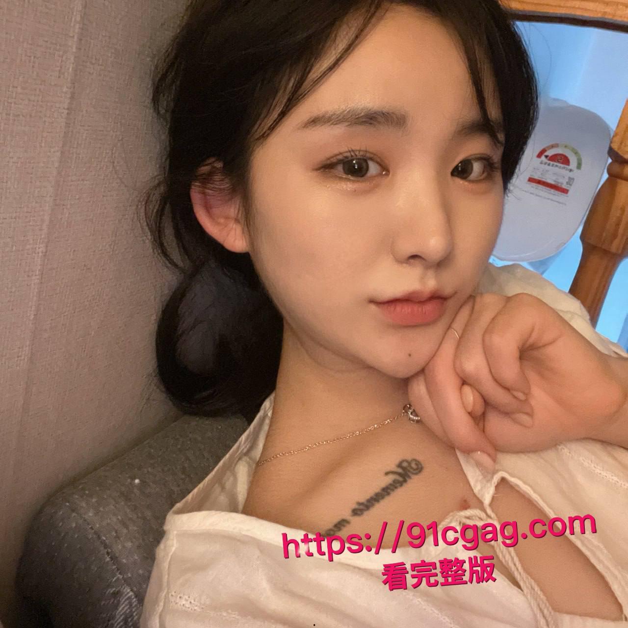 韩国小骚货安在英街头掀裙露逼撩人,酒店被欧巴大鸡巴无套后入干到喷水,口爆颜射后舔净精液的浪荡一夜-2