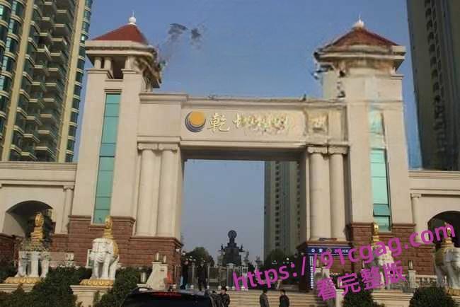 孝感乾坤豪府女主趁老公出差,在家给男小三吹箫,视频遭到曝光后再也藏不住了吧!-7