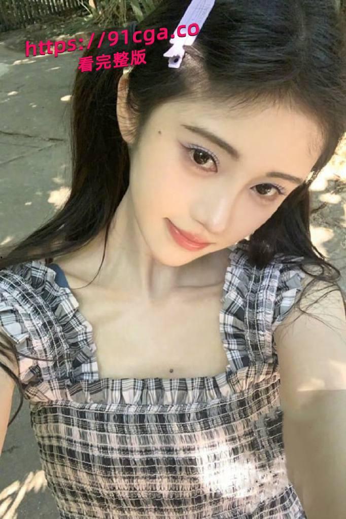 魔鬼身材巨乳少女 咪咪 全裸自拍视频曝光,超高颜值的脸蛋可谓是无比诱惑人-1