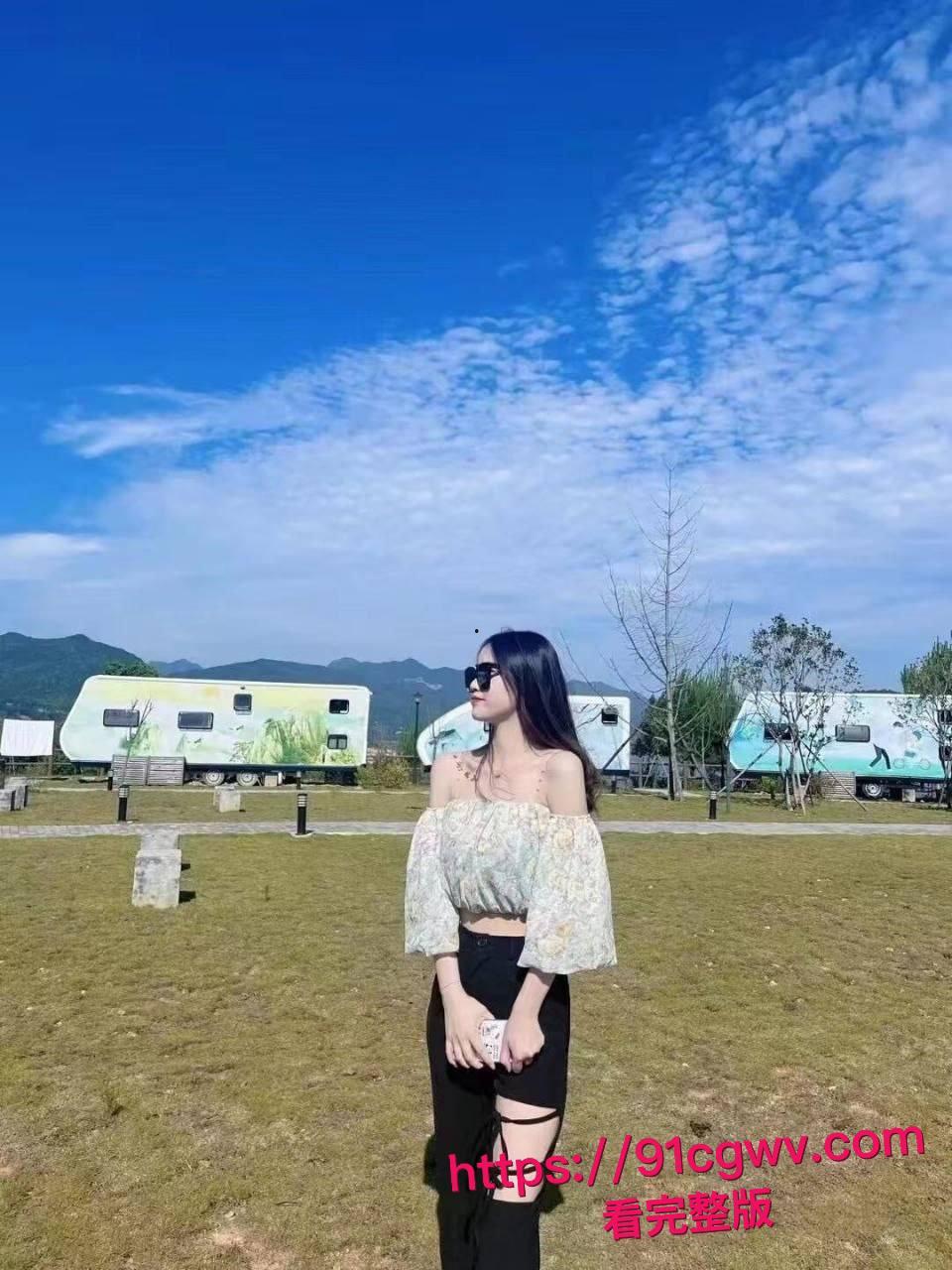 校园清纯学生妹沦陷在金主胯下!青春妹子化身母狗上位骑乘摇奶狂喷水,被颜射满脸舔屌吞精超反差!-4