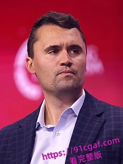 特朗普政治盟友查理科克在犹他州谷大学演讲时被枪杀 美国降半旗悼念右派盟友!-6