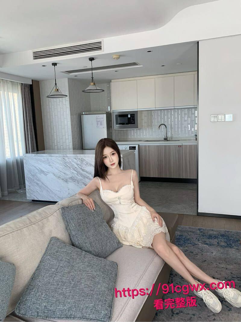 校园女神黑料大曝光!学生妹巨乳翘臀无表情硬扛男友后入猛攻,假鸡巴双插高潮喷水,姐妹花共享男友肉棒太劲爆!-3