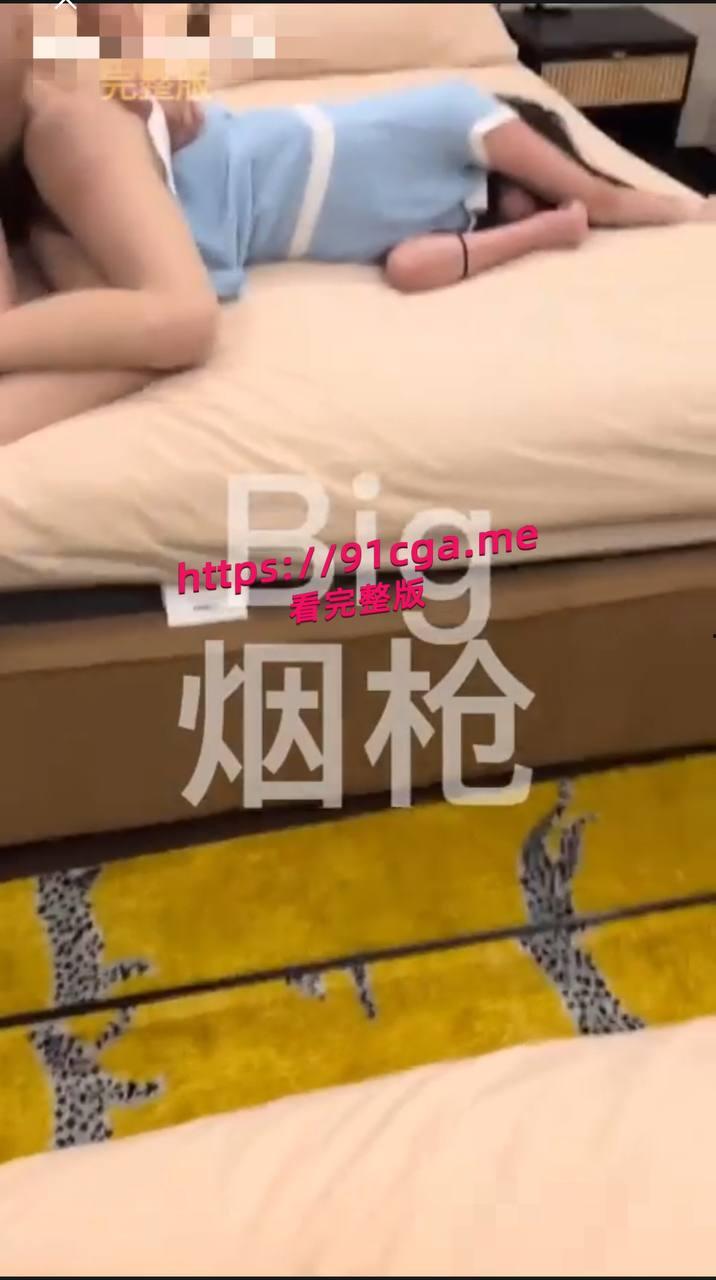 空姐被肥胖男强奸，空姐不一定在飞机上 也可能在我的床上 被灌了神仙水竟然还能反抗意志力太强了-4