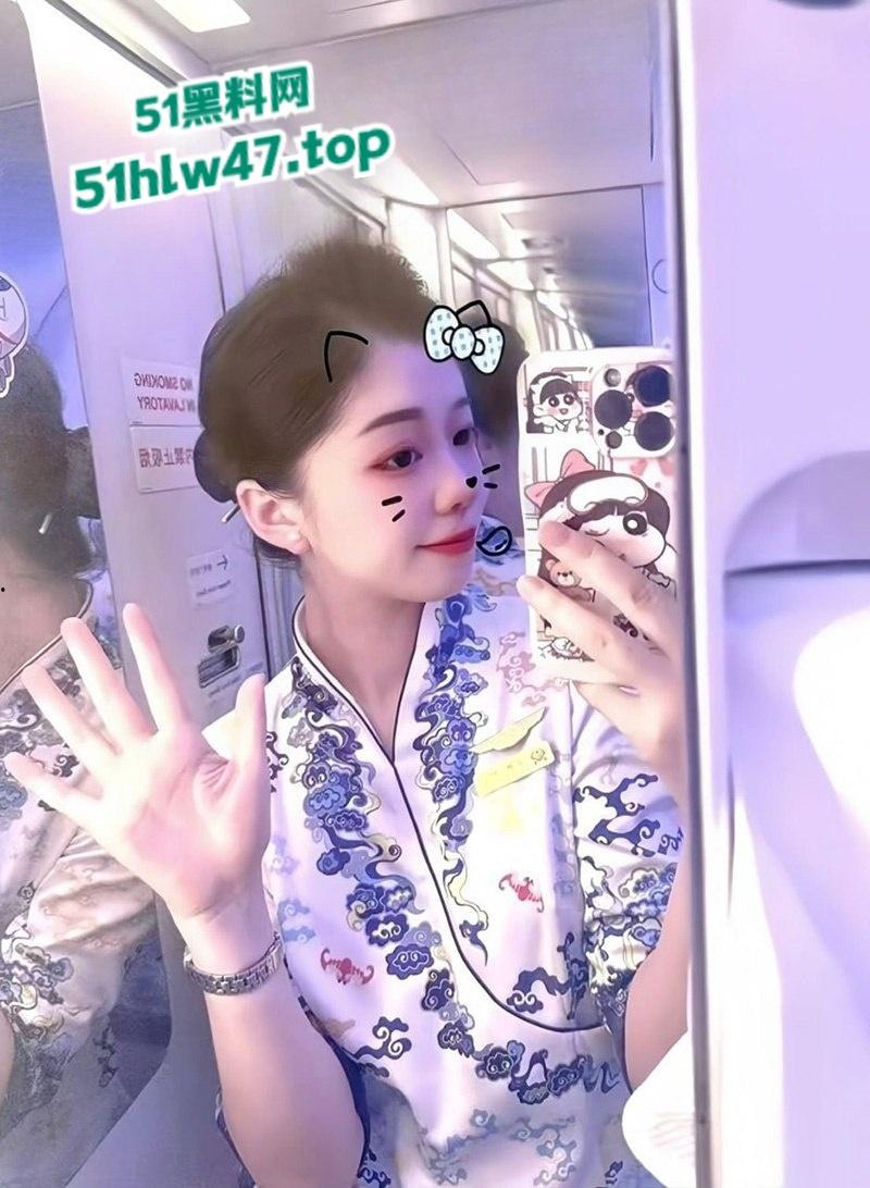 海航绝美空乘【雨晴】高颜值长腿女神,竟偷偷下海接客化身制服女王高跟踩屌,白虎骚穴被无套打桩爆操。-8