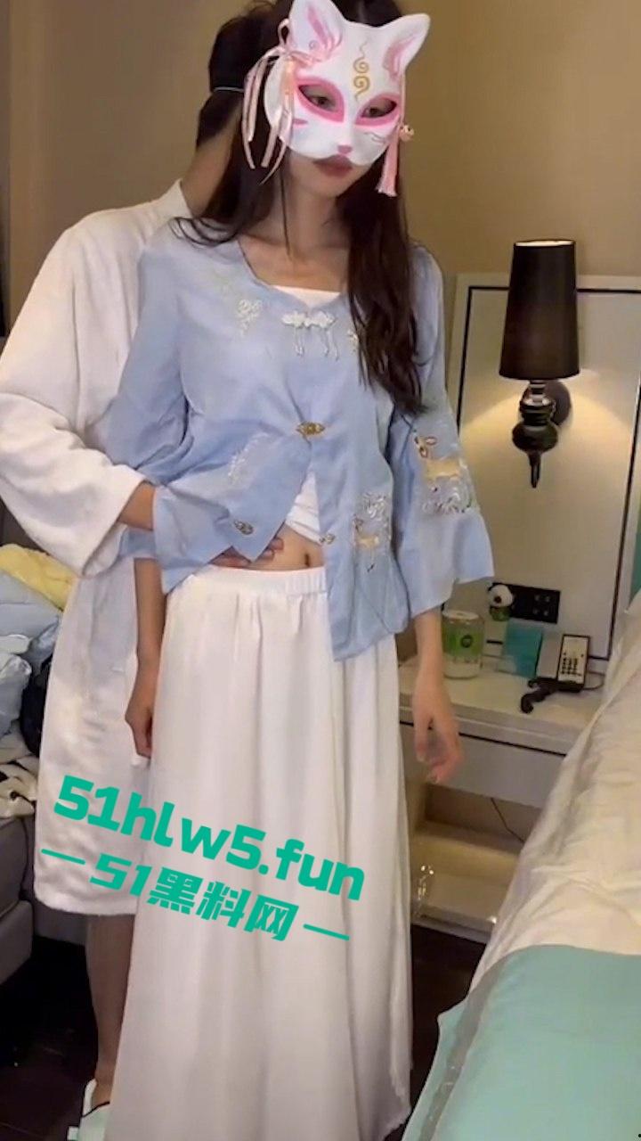 乱伦系列之亲兄妹,为了赚快钱合体直播乱伦,酒店刺激打桩淫汁四射!-8