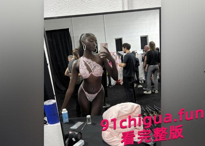 模特圈顶级黑美人 阿诺克·艾 anokyai 私下约炮白人金主视频曝光-1