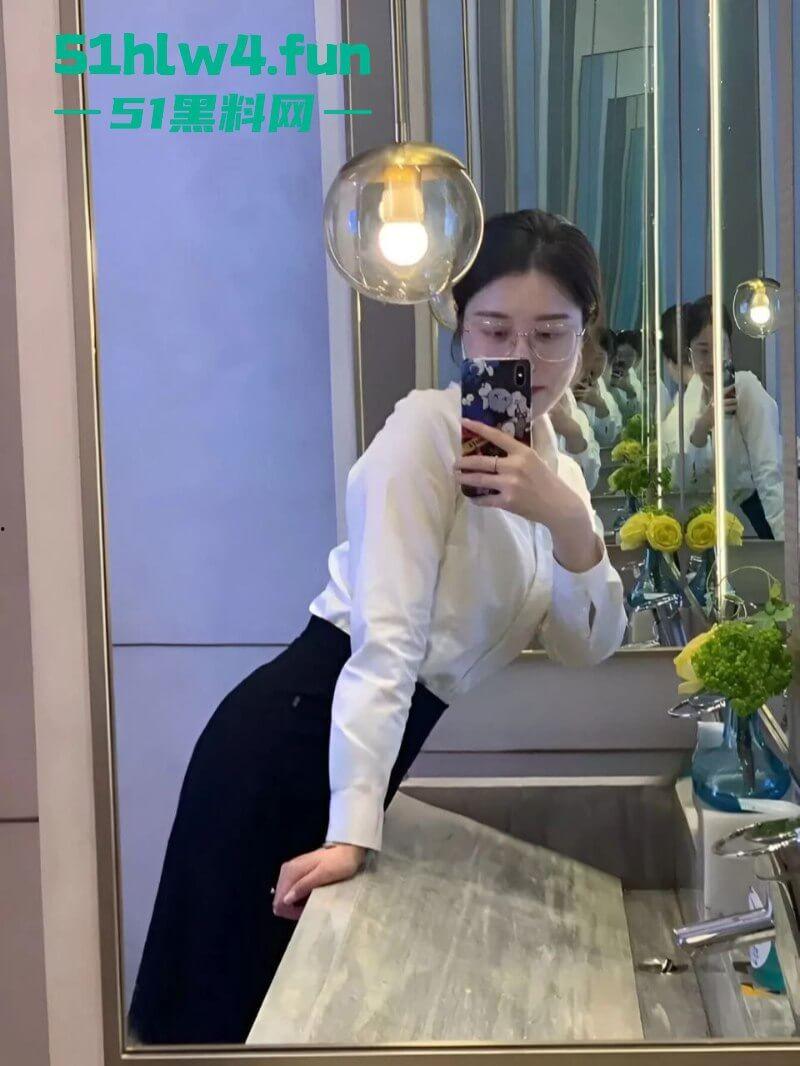 南通金牌售楼小姐【郭智玲】三天卖4套房背后的秘密!看房就发裸照买房就送逼,只要钱到位3P内射任意玩。-8