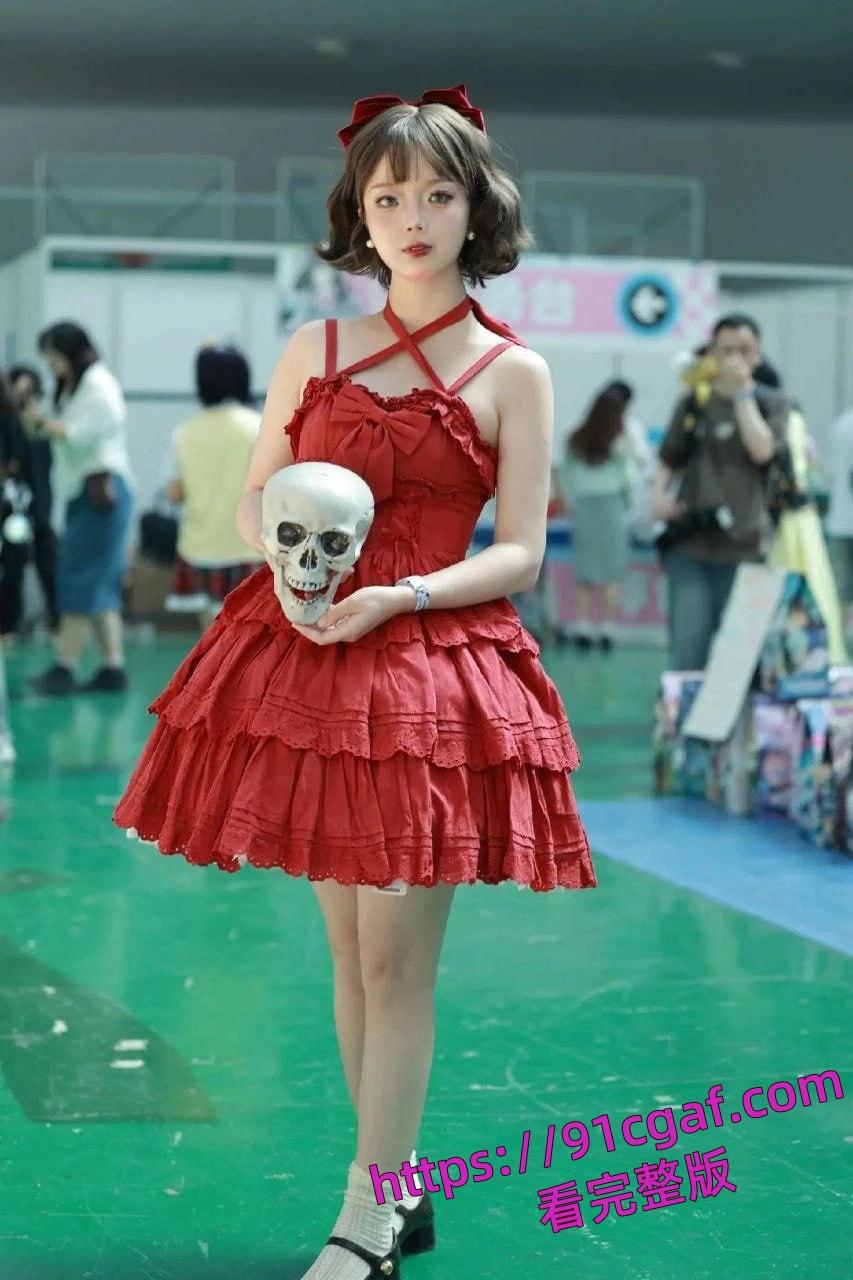 24 岁骚货新娘背地里就是一个骚逼母狗,结婚前一夜还和炮友穿着婚纱交流!-5