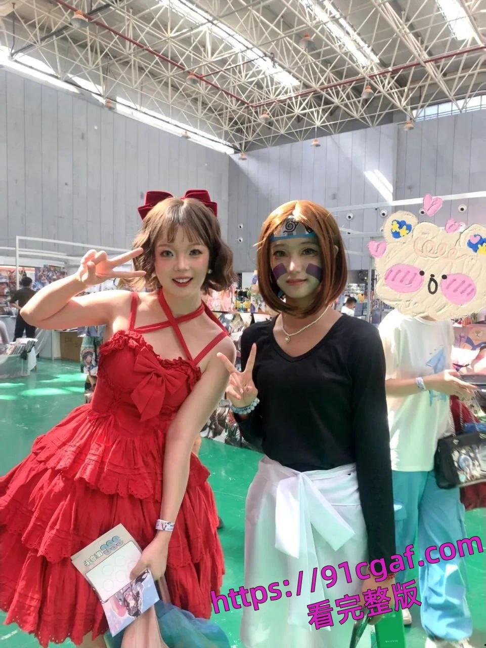 24 岁骚货新娘背地里就是一个骚逼母狗,结婚前一夜还和炮友穿着婚纱交流!-6