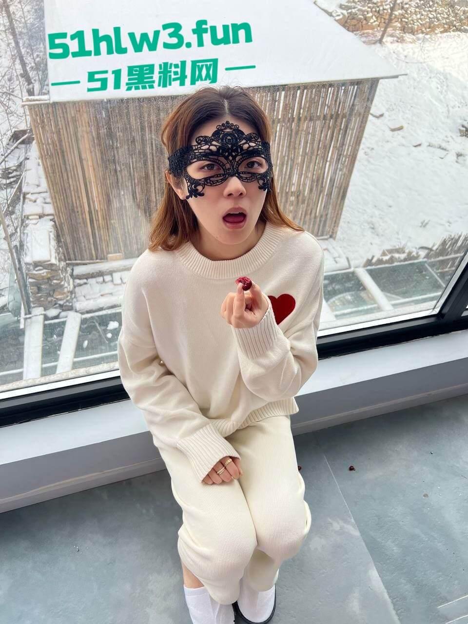 长腿颜值尤物【孙梦瑶】超模身材性感女神，大奶翘臀腿长逆天被主人各种调教私拍视频流出。-4