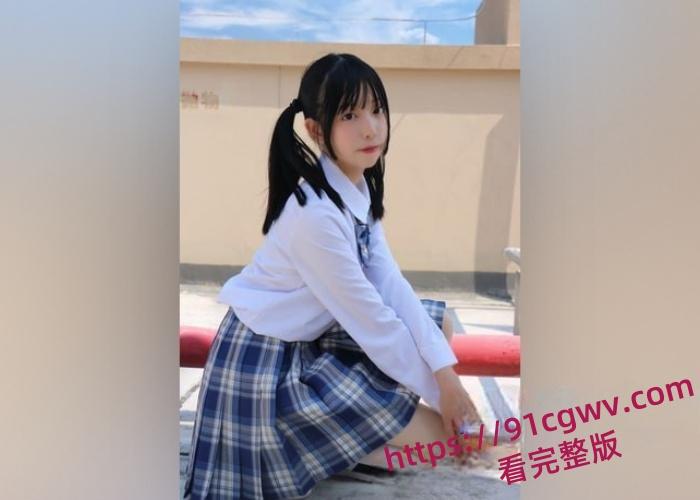 中秋兄妹乱伦,爸妈睡着溜进妹妹卧室 穿JK制服狂舔嫩穴 跳蛋狂震阴蒂不敢出声 偷偷爆操妹妹也太刺激了吧-2