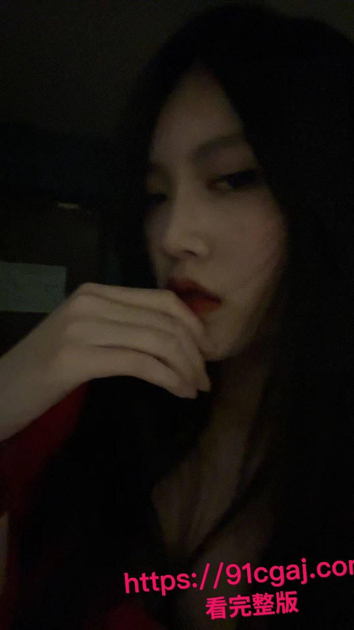 极品嫩穴高三卫校女生爆操视频泄露!小小年纪玩这么野,白丝嫩逼欠操翻天,炮友家狂干喷汁高潮!-1