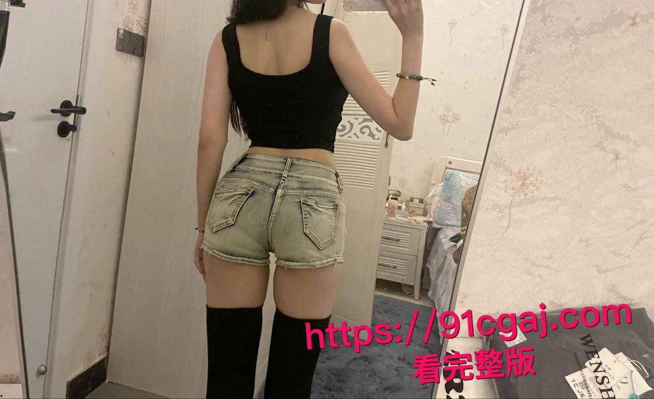 极品嫩穴高三卫校女生爆操视频泄露!小小年纪玩这么野,白丝嫩逼欠操翻天,炮友家狂干喷汁高潮!-4