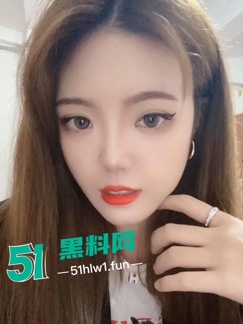 反差颜值母狗,湖北26岁骚逼【林鑫茹】身材高挑细腰长腿,皮肤白嫩美乳硕大 私拍视频流出。-9