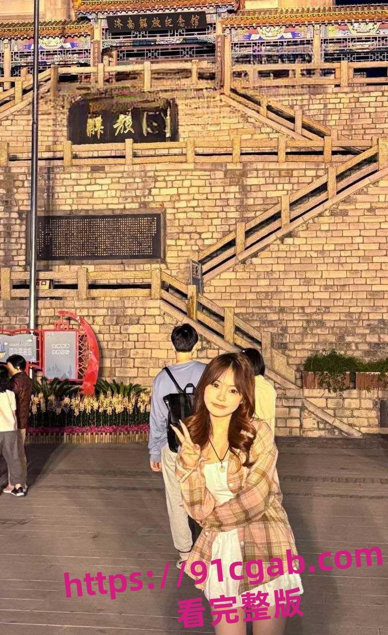 商丘学院朱雨佳大二背着男友卖给中年大叔 全露脸实锤!-3