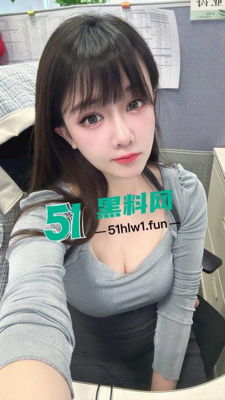 真实附近人撩骚认识个80后极品美少妇,颜值高身材超赞巨乳白嫩翘臀美腿,大大的眼睛看着就撩人。-1