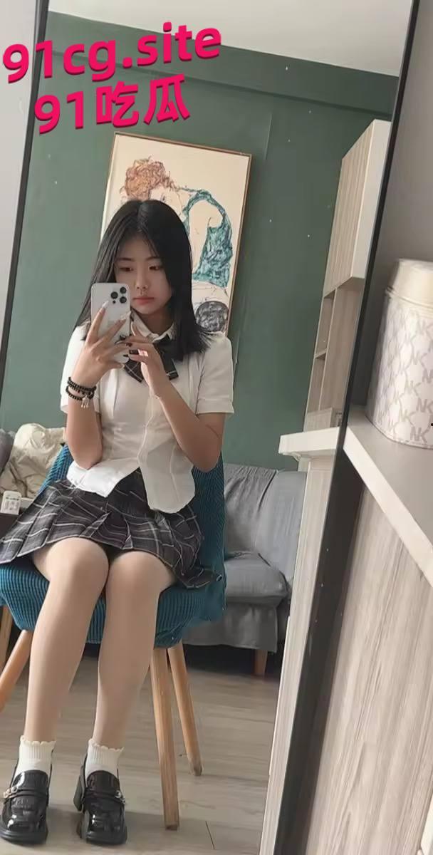 禽兽哥哥和刚满18岁的妹妹 一起看黄片动手动脚，最终拿下一血-5