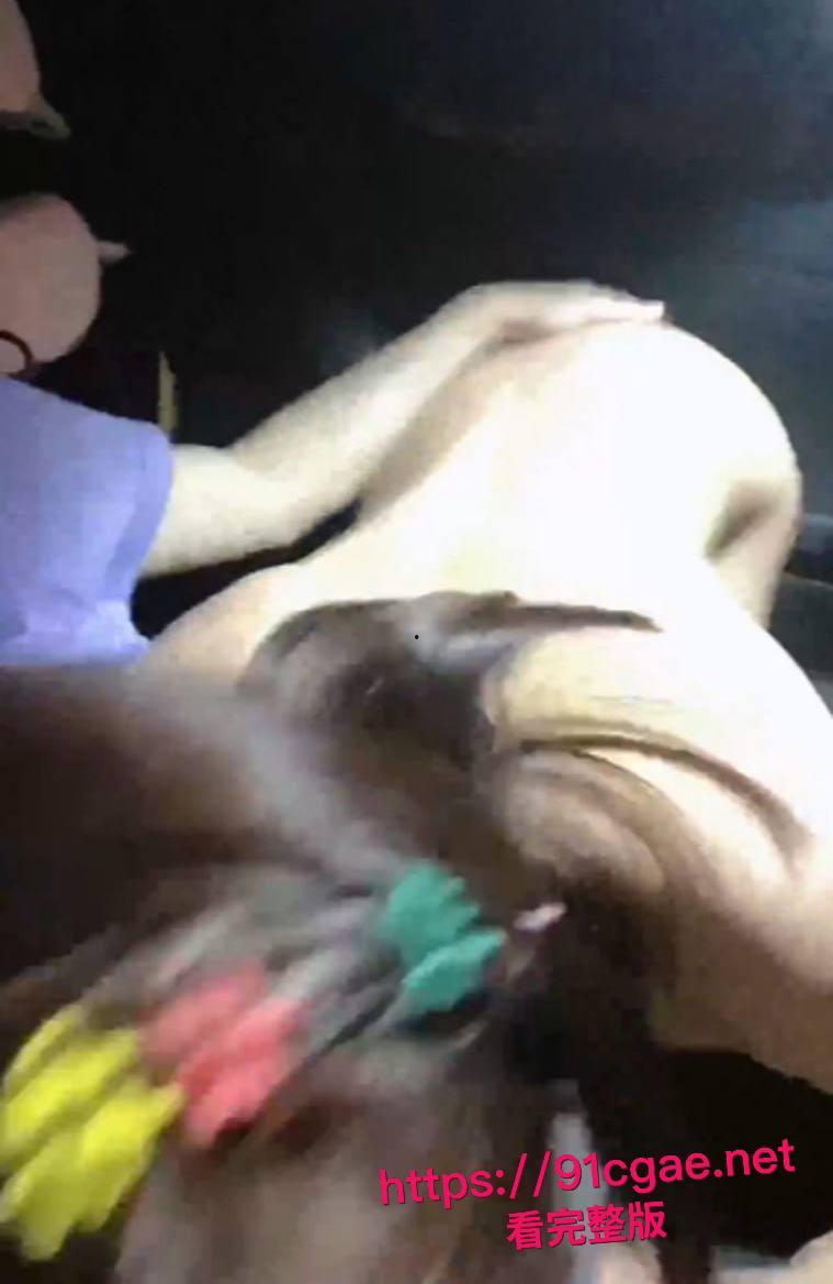 顶流男歌手 林俊杰 与白富美网红七七恋情曝光 20岁年龄差导致性生活苦闷 还要靠点男模泄欲 车震视频流出!-14