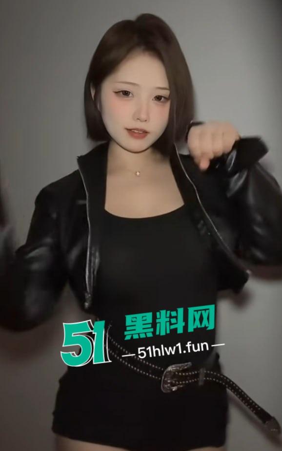 抖音网红【凹菟嫚】大尺度观音坐莲视频流出，肉感巨胸翘臀摇得地动山摇，白虎逼若隐若现真懂男人！-4