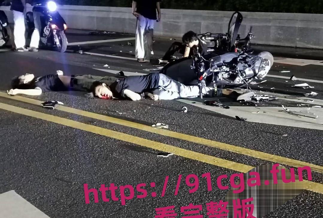 广东中山小榄绿道凌晨鬼火少年飙车秀特技酿惨烈车祸!多人头破血流哀嚎不断!-3