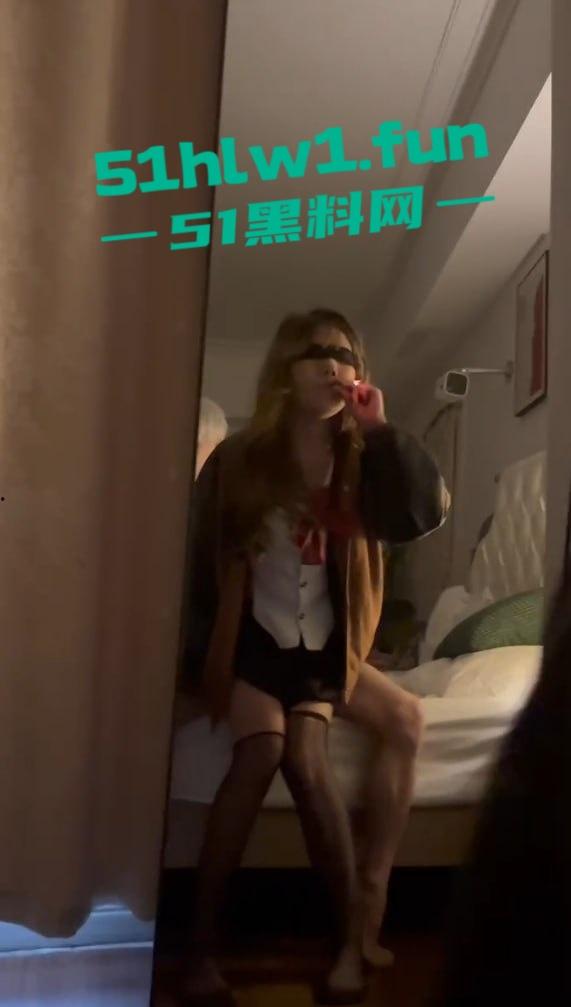 福建莆田骚货【郑烨烨】快手网红【吐泡泡】群里疯传她被操自拍视频,一边叼烟一边求操,骚话连篇堪称精神小妹本妹!-5