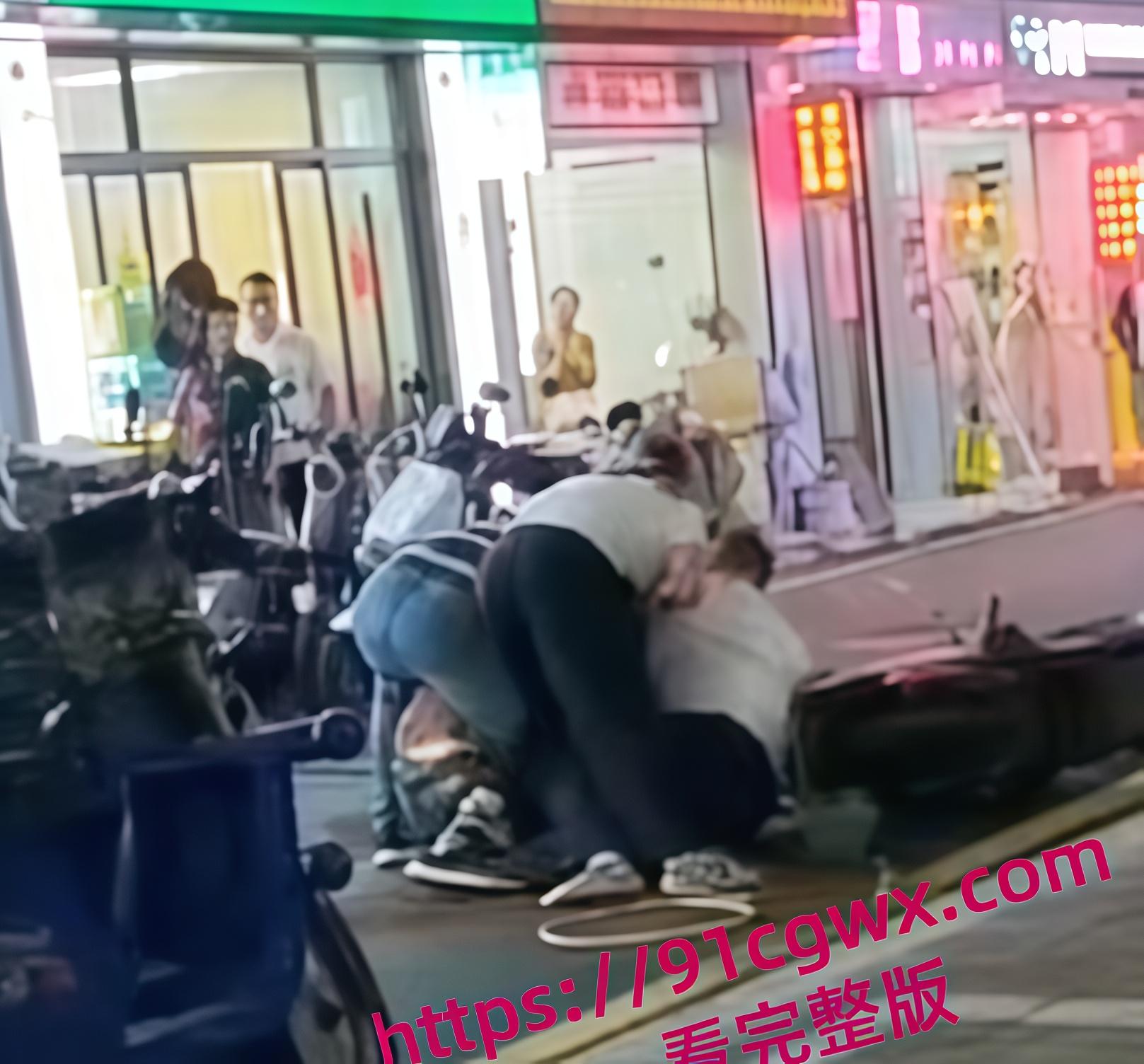 深圳龙岗出轨血案 女方挡刀护情夫,双双重伤血染街头,丈夫持刀被捕!-2