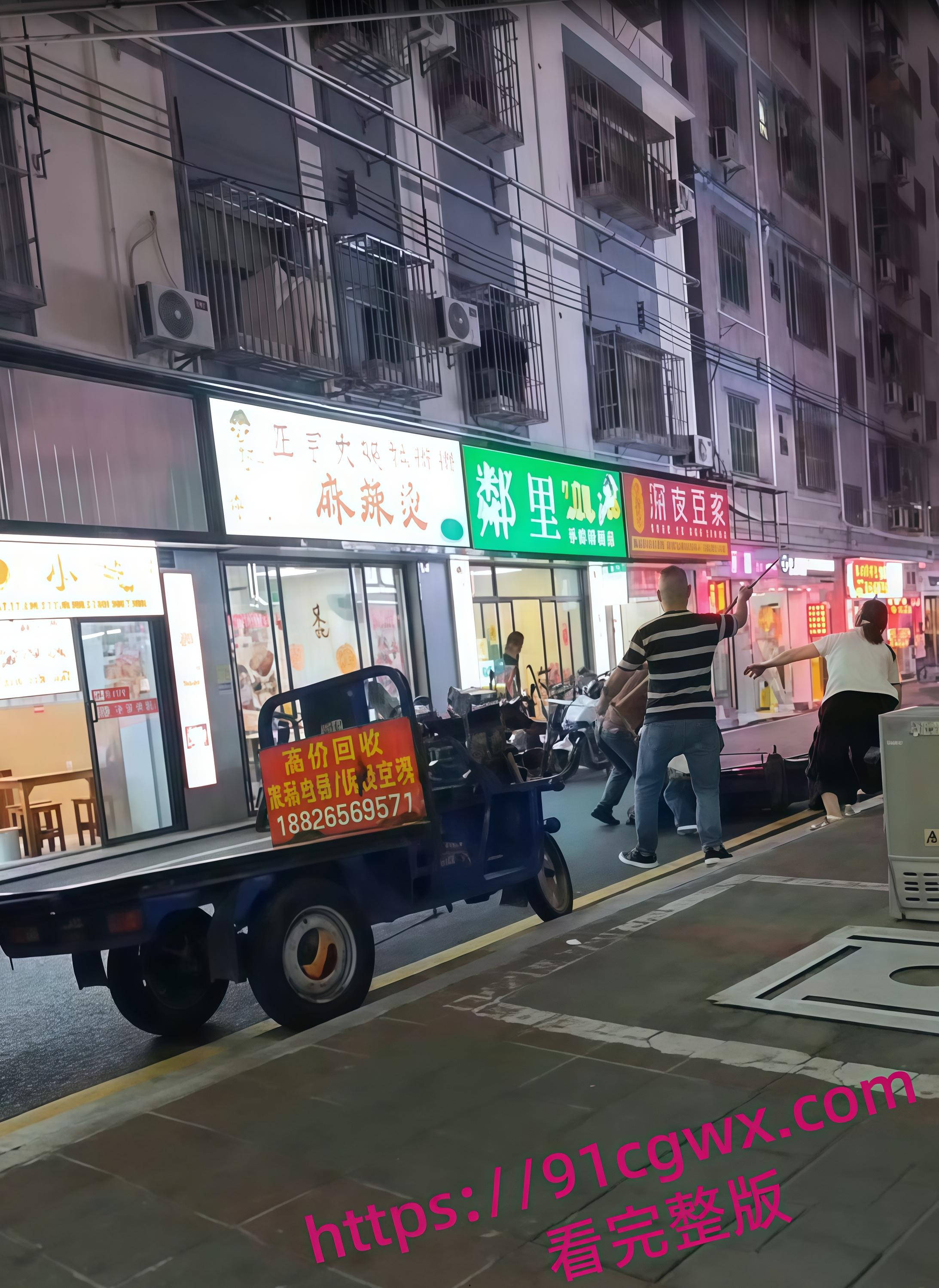 深圳龙岗出轨血案 女方挡刀护情夫,双双重伤血染街头,丈夫持刀被捕!-4