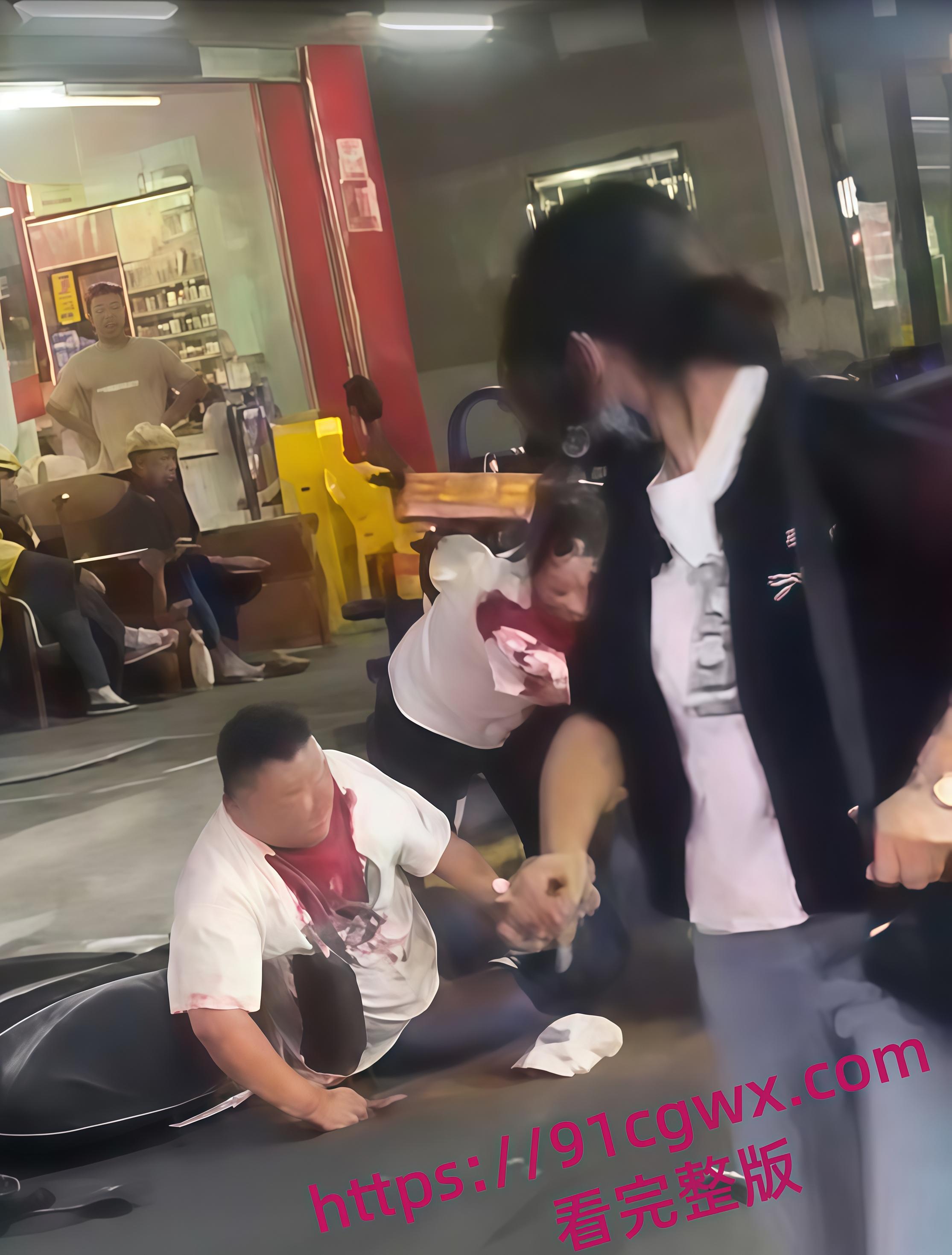 深圳龙岗出轨血案 女方挡刀护情夫,双双重伤血染街头,丈夫持刀被捕!-6