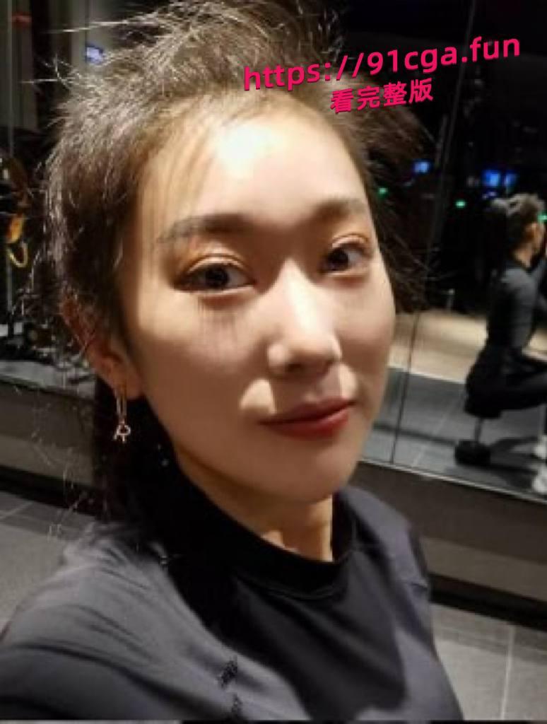 陕西西安汽车销售张伊儿为冲业绩放大招,和顾客成交之后的啪啪私拍视频曝光!-3