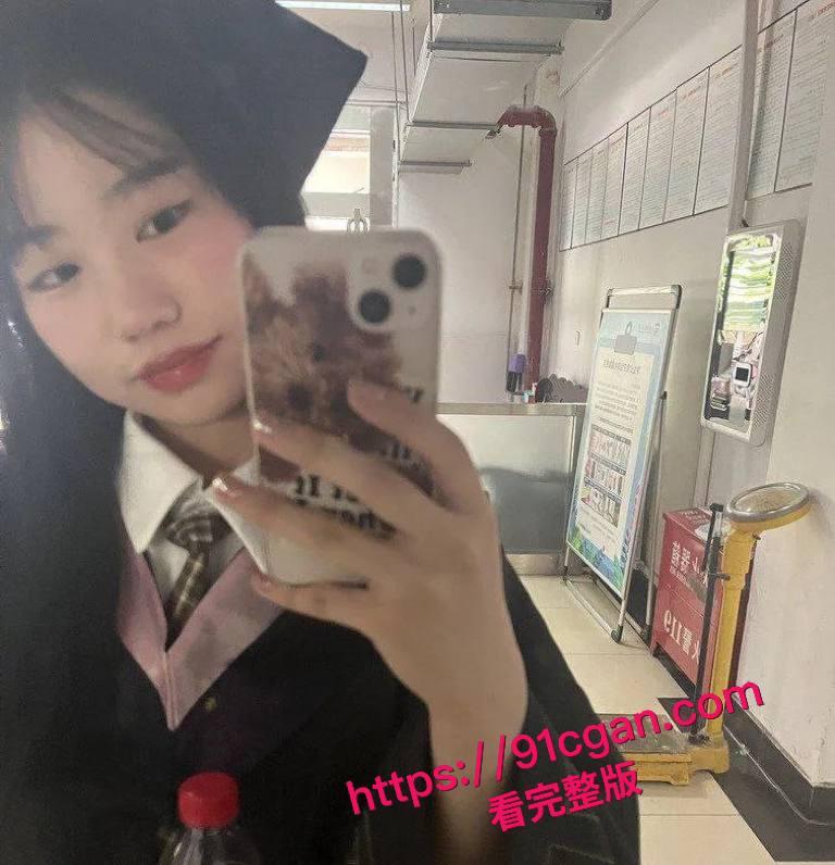 超反差母狗!眼镜妹momocats顺便调教强制,吞精深喉舔肛太炸裂-1