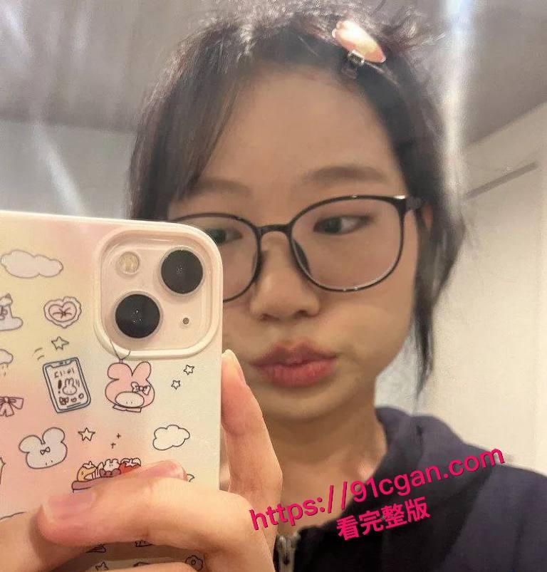 超反差母狗!眼镜妹momocats顺便调教强制,吞精深喉舔肛太炸裂-4