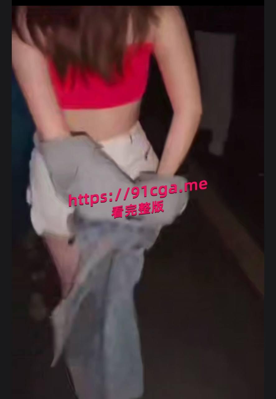 约炮夜店里的骚鸡是什么体验?鸡巴插进会全自动转圈 必须站起来蹬-4