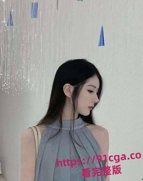 上海浦东新区名媛圈出了名的头牌张佳怡 下海卖逼捞钱无底线终被冤种大哥曝光。-7