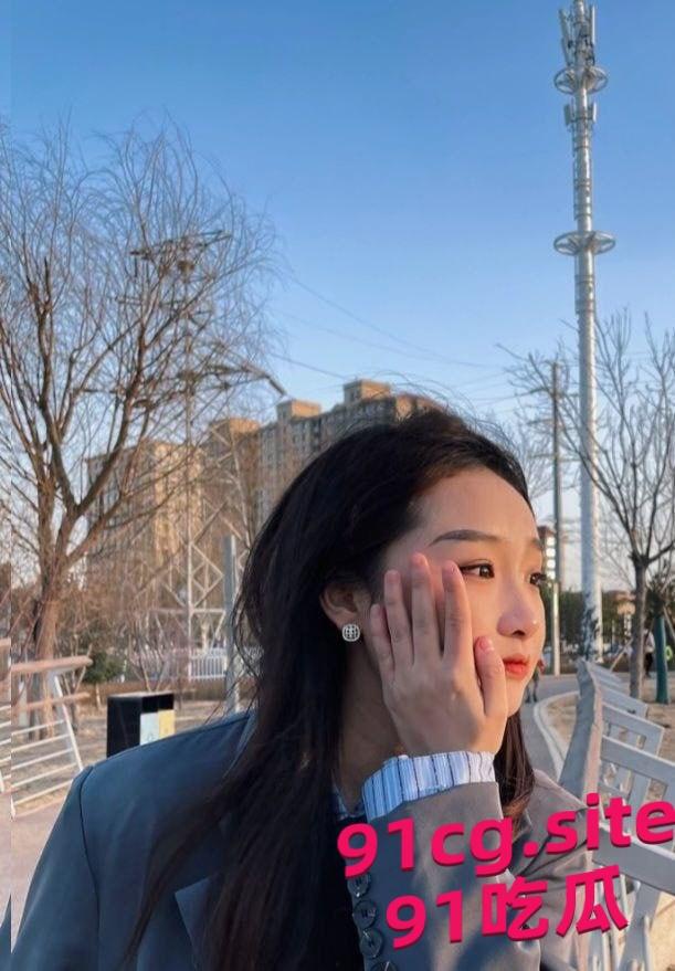 包头轻工技术学院学妹【王静】为了金钱下海勾引网友玩裸聊-7