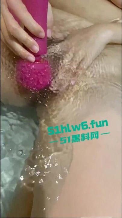 妈妈的丰乳肥臀【6】酒店开房,给老妈精油按摩舒缓高潮,高质量全程无尿点。-9