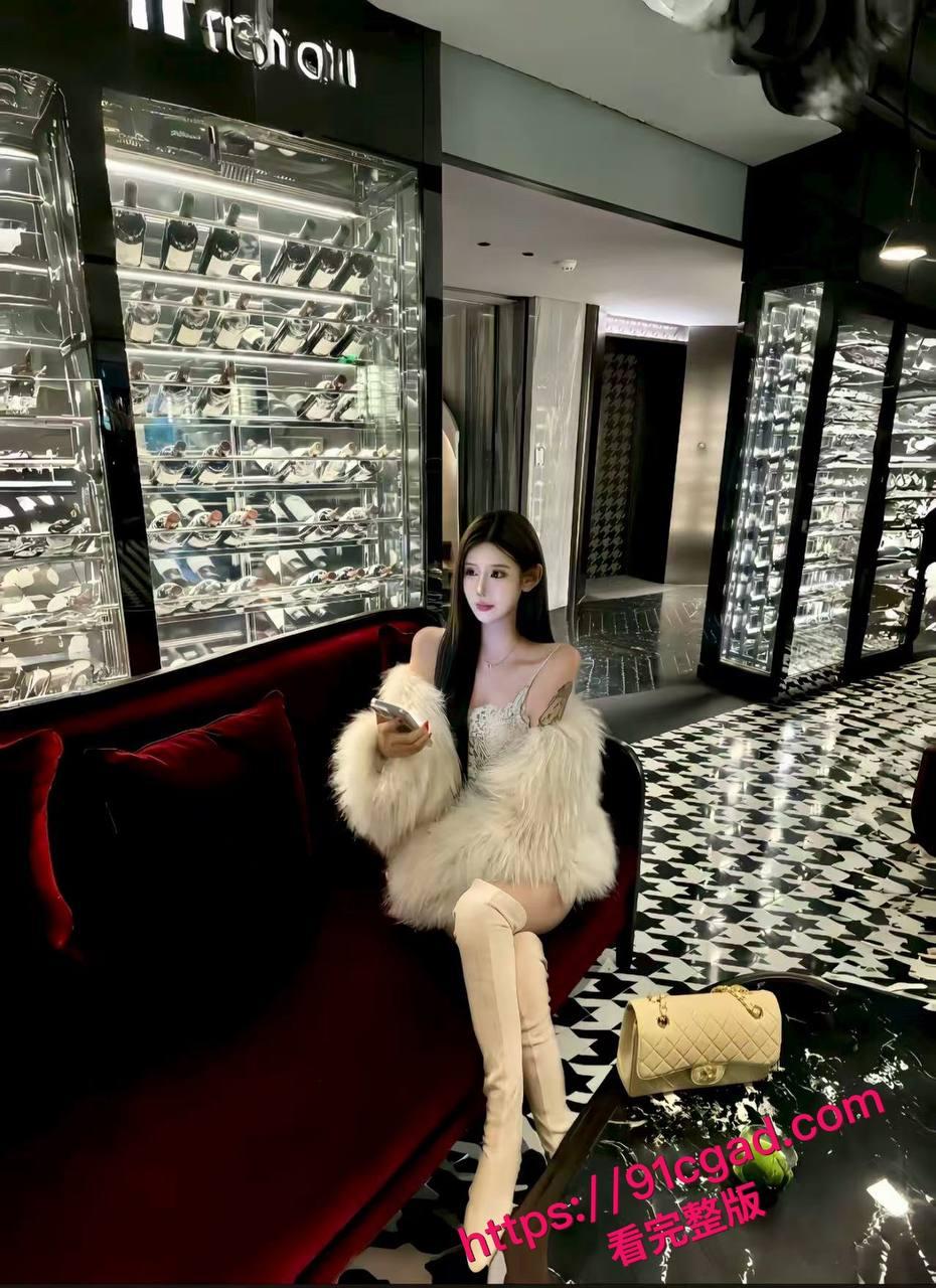 快手性感美女倩倩耶与社会男友不雅视频曝光-2