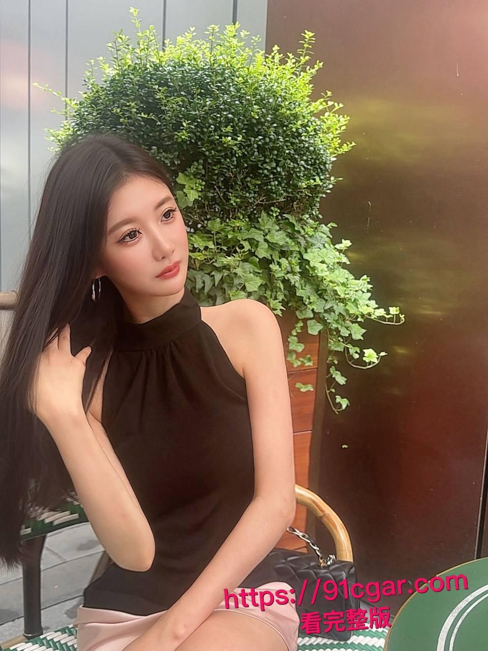 MERIOL_CHAN 卧室独守空房彻底放飞！新加坡甜美女神私下抠到喷水高潮连连，奶子晃得人当场射屏！-7