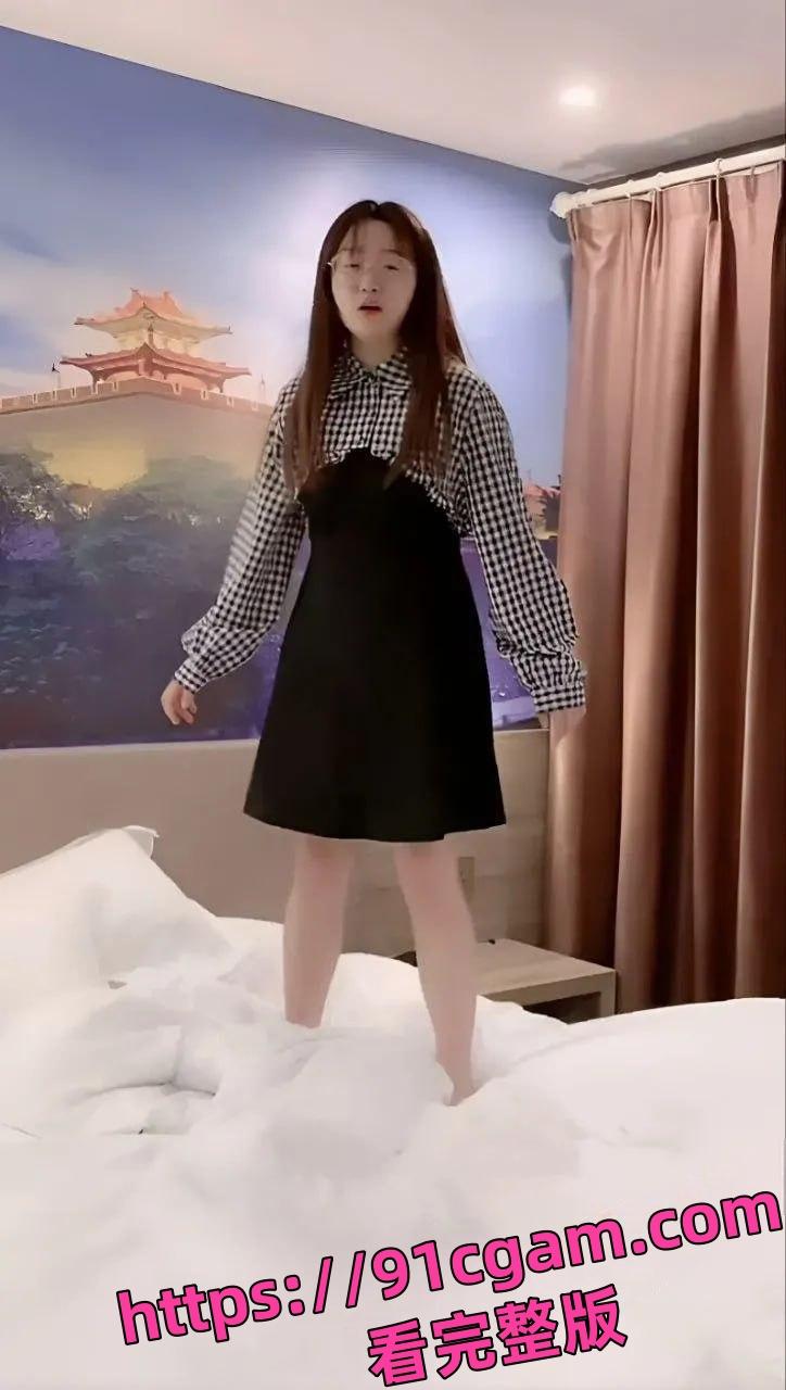 阜阳乡村网红 赵小娜 酒店针孔偷拍流出,尺度大到喷鼻血-4