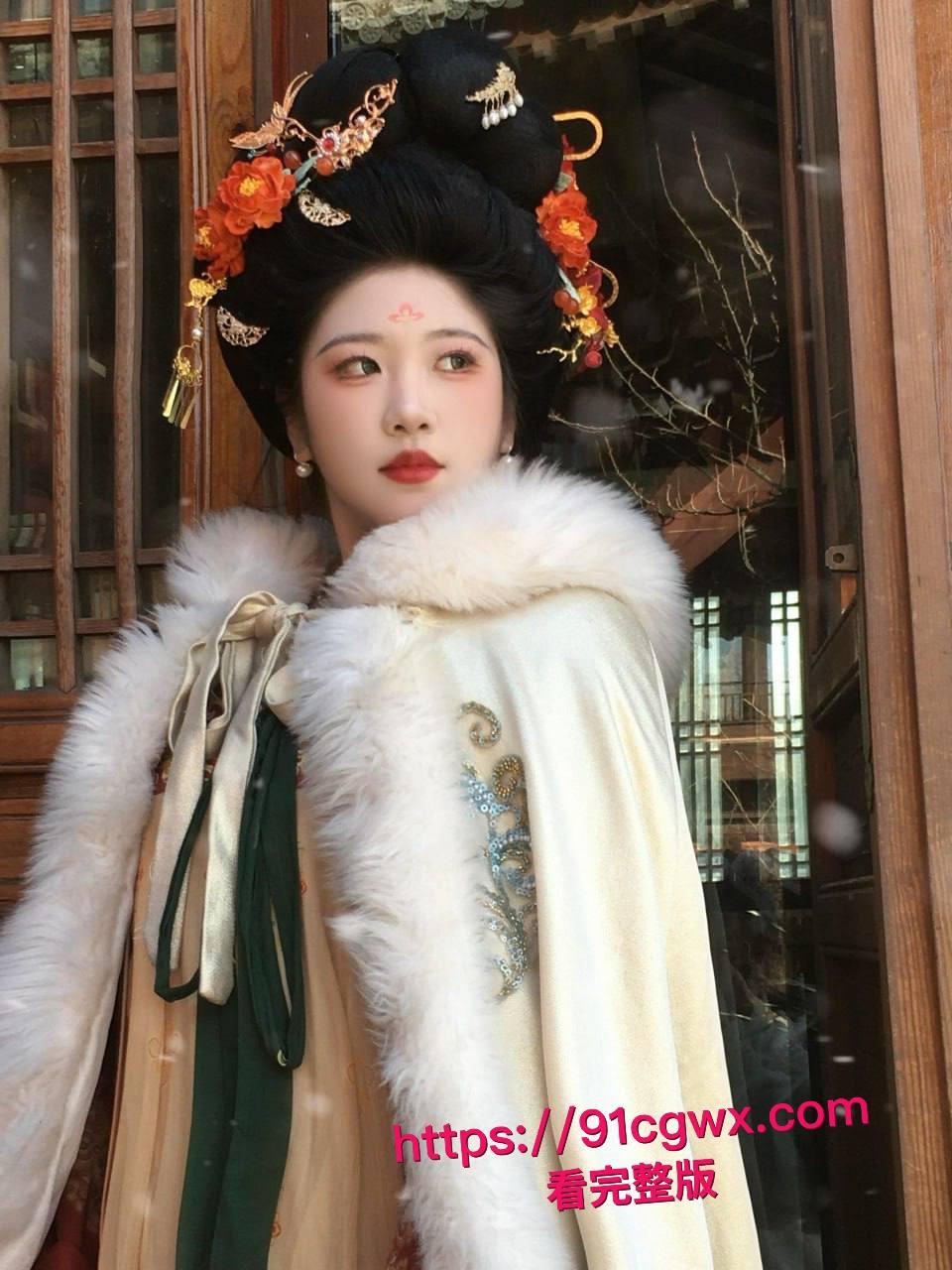 西安音乐学院艺术系学生宋昕宸 汉服cos武媚娘服侍主人 让你感受帝王般的视觉冲击!-4