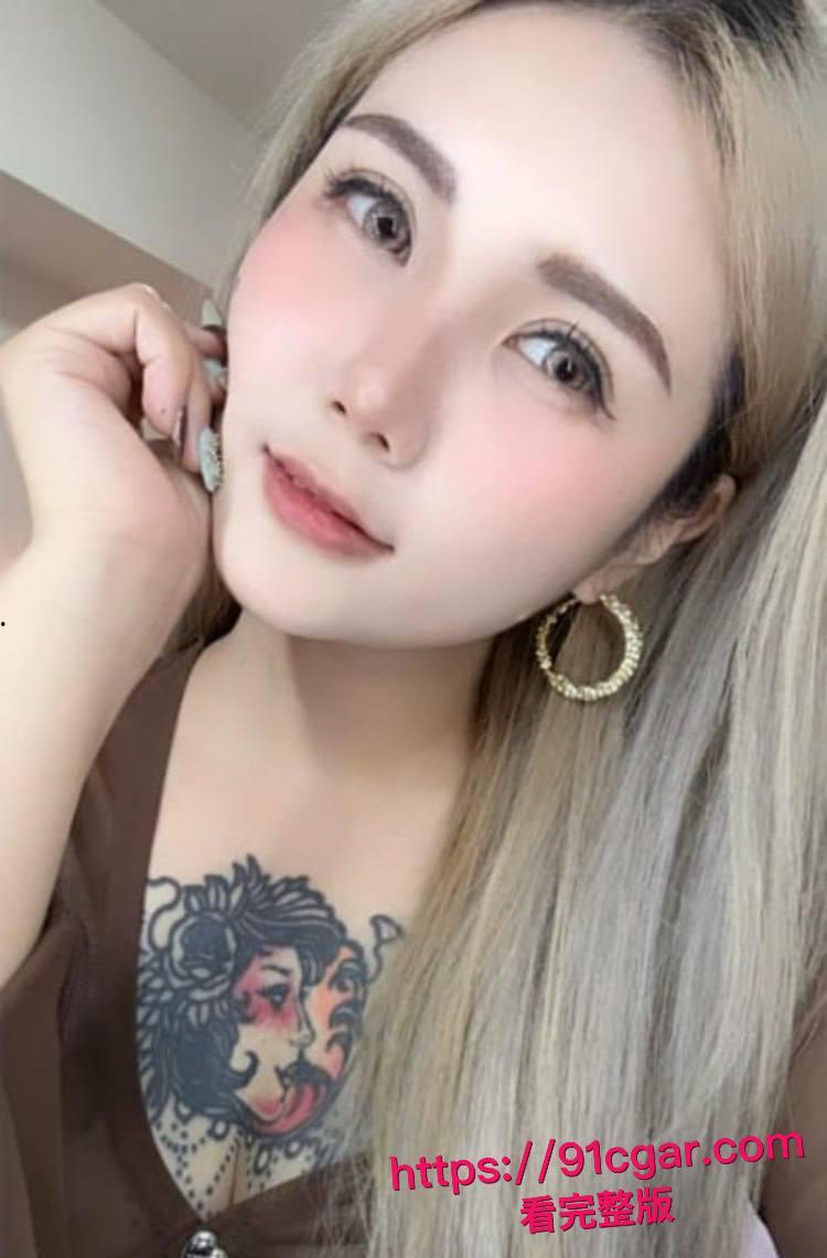 台湾网红暗黑孟若羽最新作隐藏版直播流出 全身连体黑色网袜 道具大军入侵全身 腿抖到怀疑人生!-1