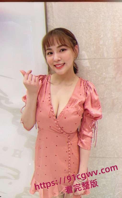 台湾综艺女星G奶熊熊(卓毓彤)性爱影片曝光 吃鸡吧技术真好,不过这个骚逼有点黑了-3