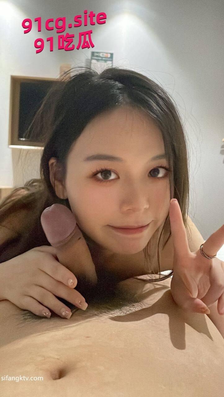 来自大连的超极品美少女 清纯可爱的外表没想到私底下是一只骚母狗  和男友做爱-1